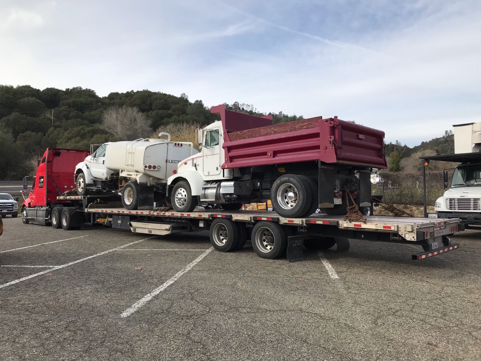Dump truck on trailer