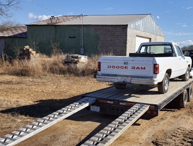 Transportation of a 1993 Dodge Ram Pickup | HET