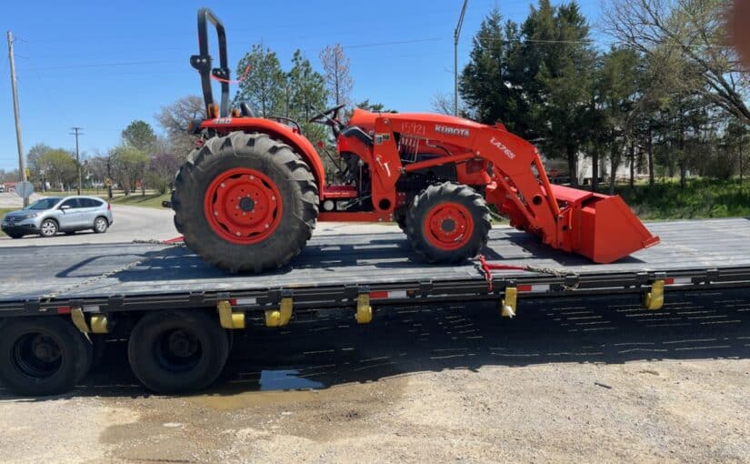 What is Flatbed Trucking and Why is it Common in Heavy Equipment Towing?