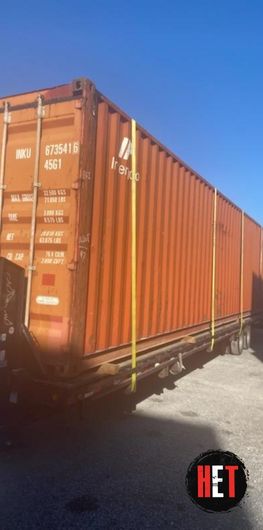 A container crossing the Canada border